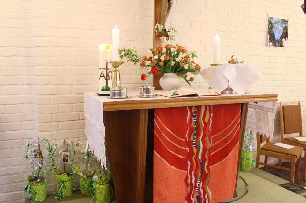 Geschmückter Altar zur Konfirmation 2018 